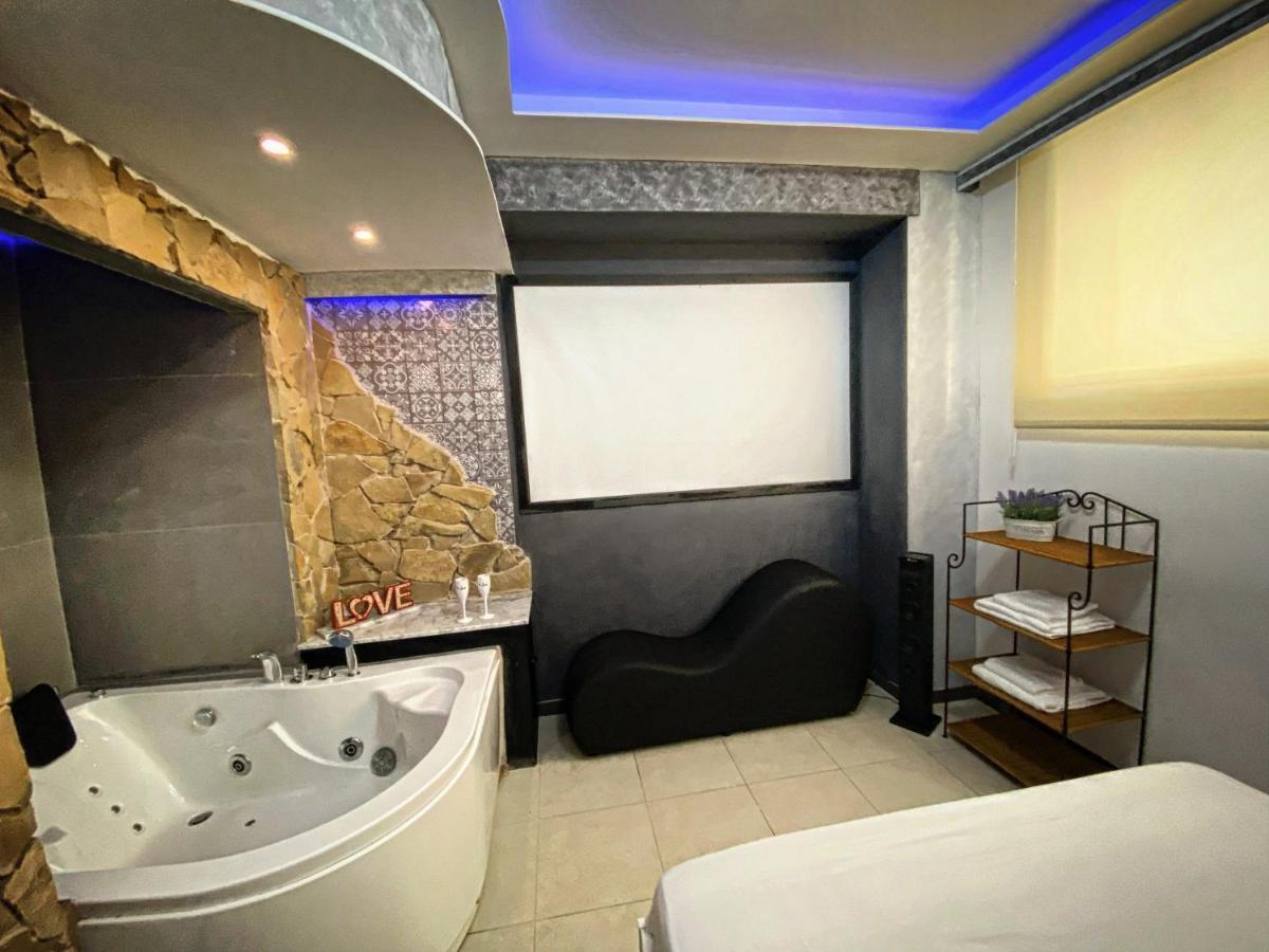 Aparta Suite La Nuit Calafell Exterior photo